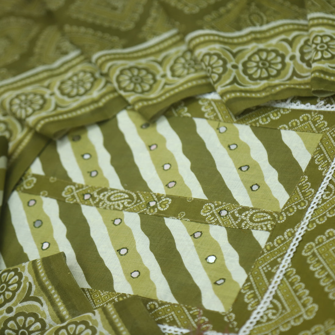 Farheen Grass Green Patra Work in Leheriya Patch Bandani Print Cotton Set