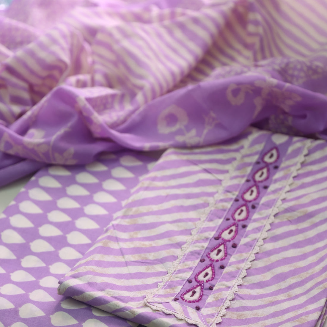 Farheen Soft Lilac Moti Work Neck Patch in Leheriya Printed Cotton Suit Set