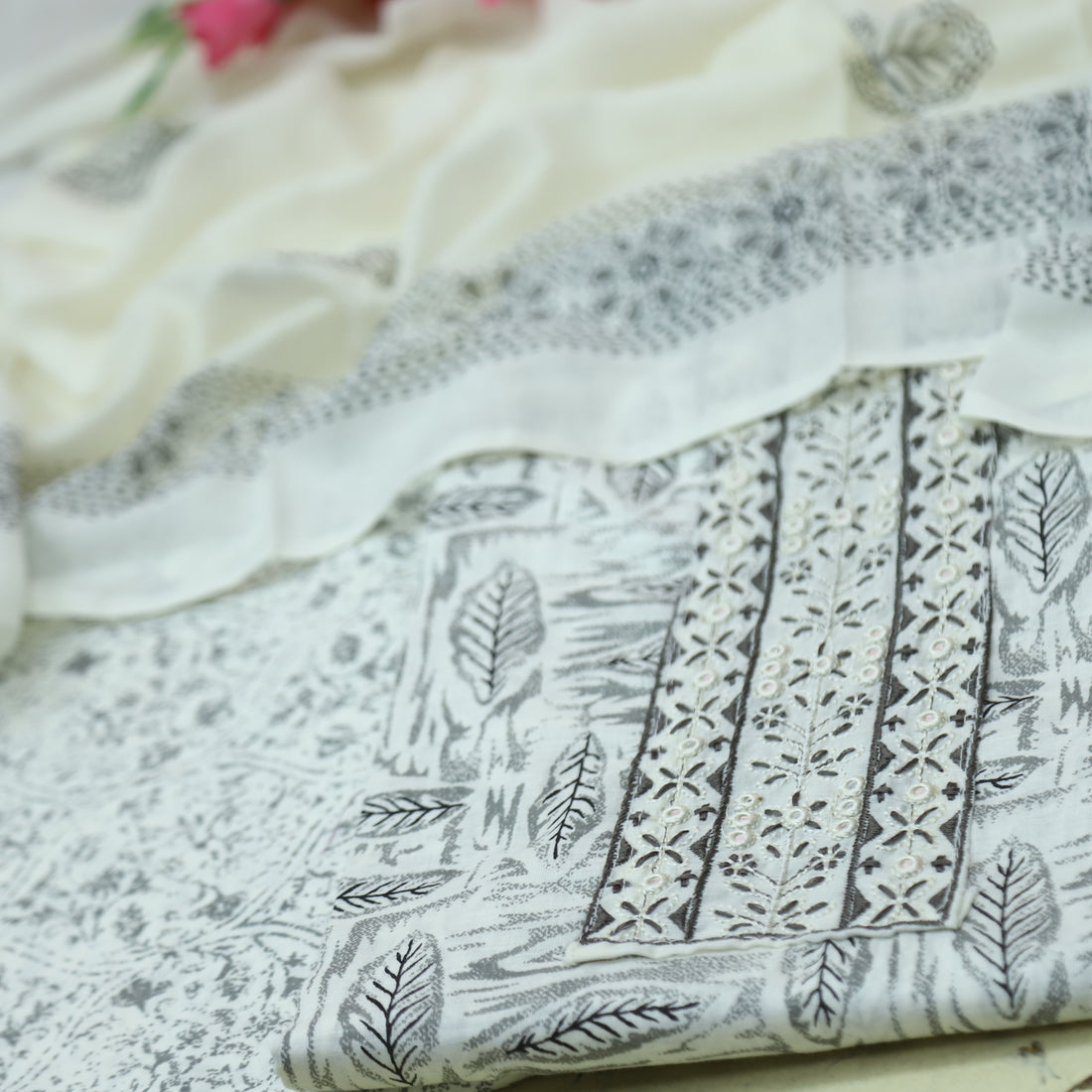 Farheen Pearl White  Patch Neck Work in Leaf Printed Cotton Suit Set