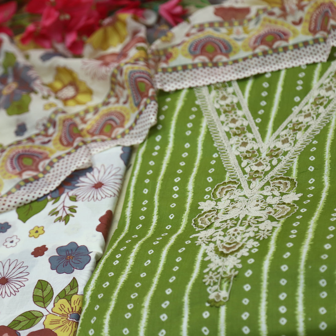 Mastana Parrot Green Bandhani Print Thread Work v Neck Cotton Suit Set